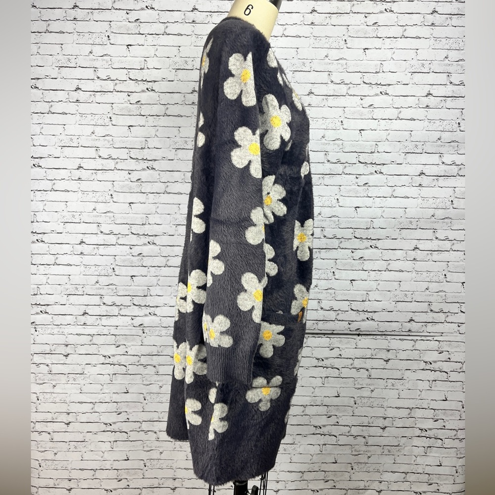 Simply Southern | NWOT fuzzy dusty blue, daisies long cardigan, size L - Picture 3 of 11